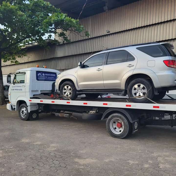 Reboque de carro batido